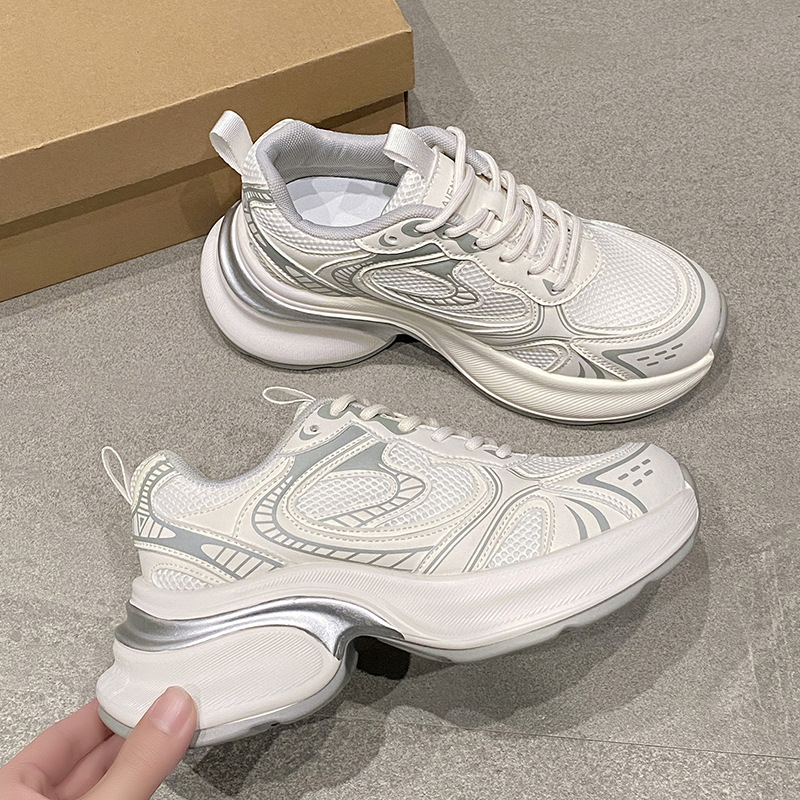 [Platable Camel] mulas camellos zapatos de mujer 2025 primavera nuevos zapatos casuales de papá aumentan la altura de la explosión de zapatos deportivos plateados para mujeres