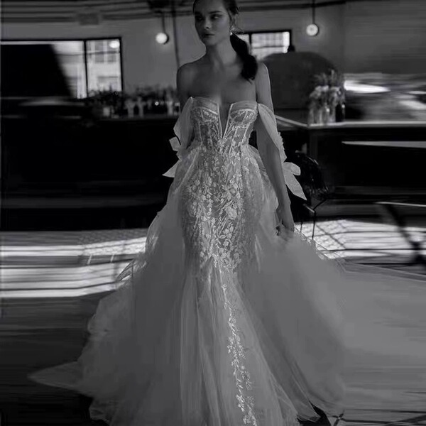lace wedding dress