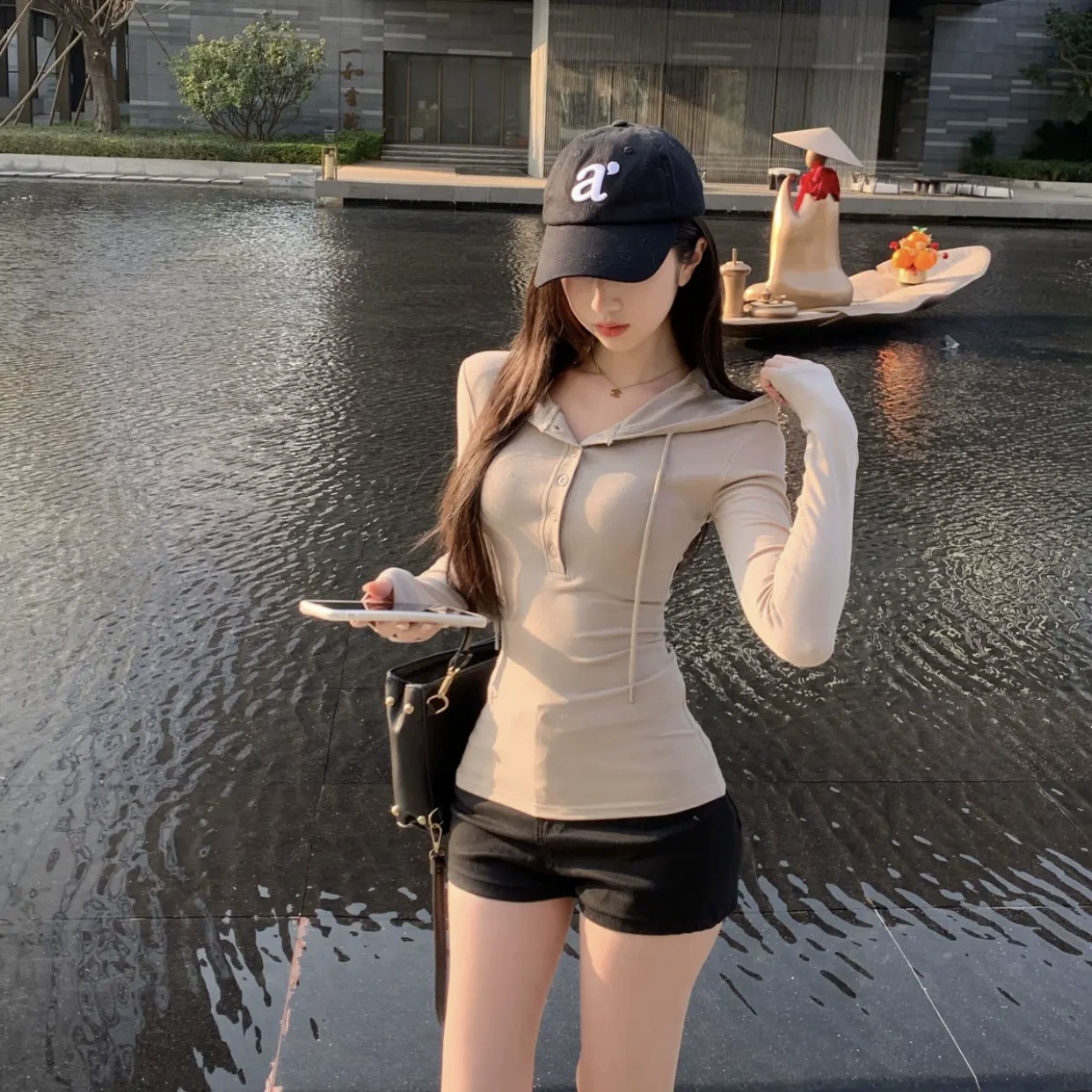 Весной и осенью минималистская американская горячая девушка стройная фигура с полуоткрытою с капюшоном свитер с длинными рукавами на талии