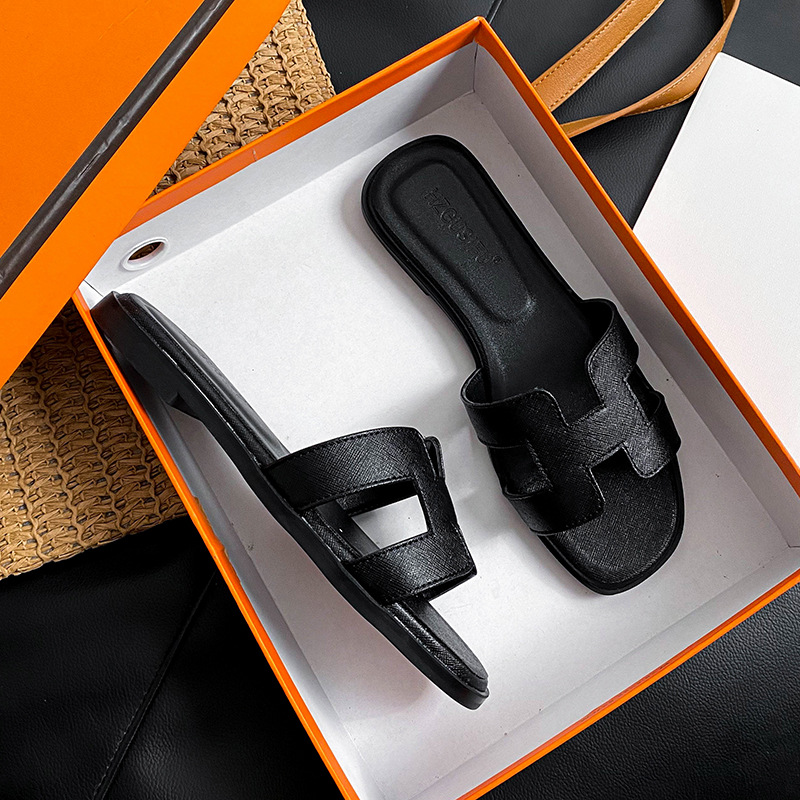 Women's Outdoor Slippers 2026 New Summer Fashion Versatile Flat Slide Sandals Beach Travel Sandals Cross Pattern