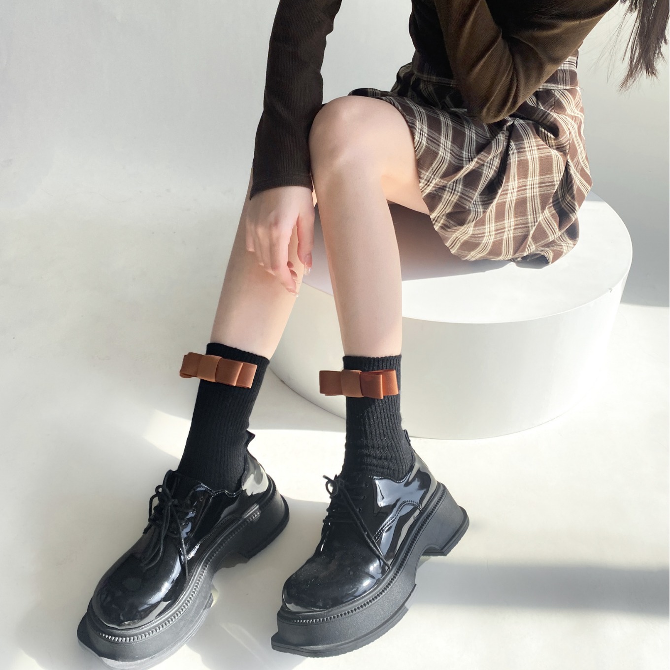 Autumn And Winter Warm Wool Mid-tube Socks For Women Vertical Stripes Versatile One-line Knot Short Socks Contrast Color Milky White Bow Socks Coffee Color