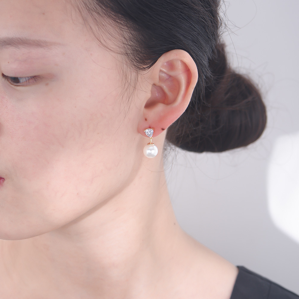 Corea del Sur Dongdaemun simple luz de lujo en forma de corazón ZIRCON pendientes temperamento femenino ins estilo plata esterlina pendientes de perlas