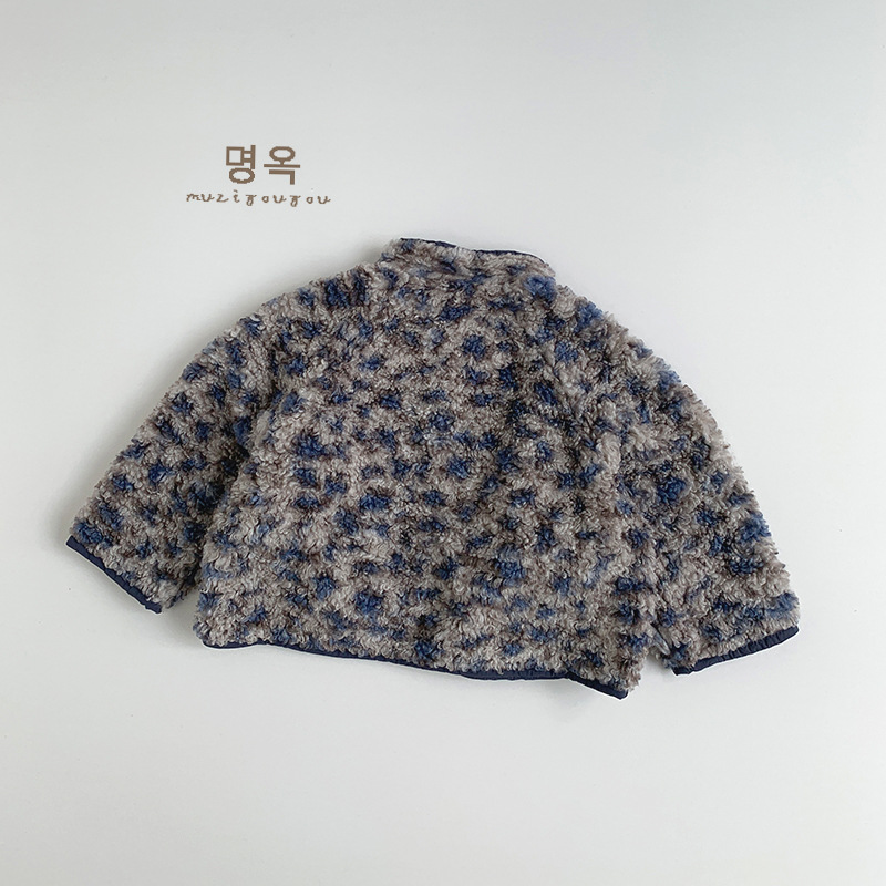 Hombres y mujeres bebés coreanos estilo japonés chaqueta cálida de invierno nuevo estilo coreano estilo ropa infantil estampado leopardo una chaqueta de peluche