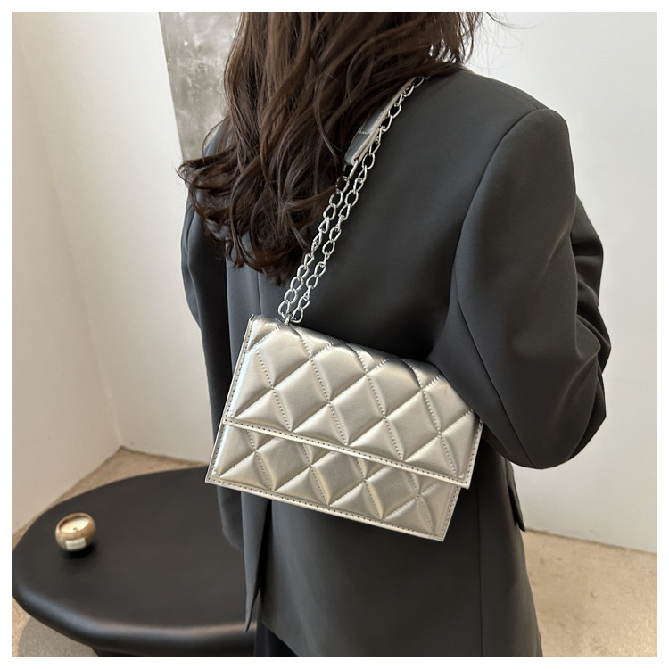 The 2024 autumn new French niche design chain small square bag, a fashionable macaron color single-shoulder crossbody bag undefined