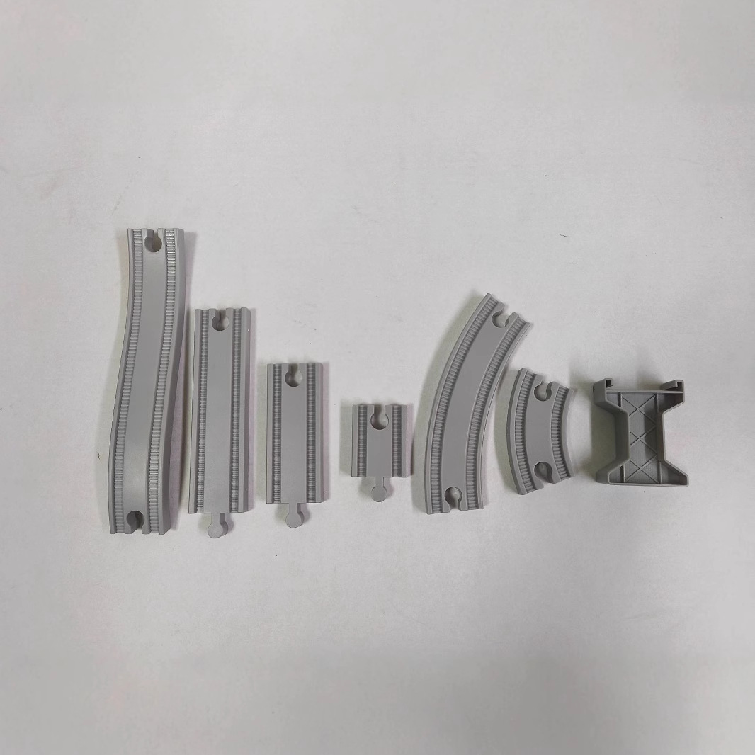 Compatible with wooden Thomas the Tank Engine bulk track accessories: straight rails, S-rails, curved rails