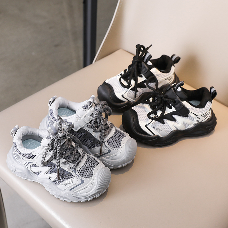 Niños y niñas zapatilla de deporte 2024 primavera y otoño nuevo bebé zapatos para correr de fondo suave zapatos para niños zapatillas de malla para niños al por mayor