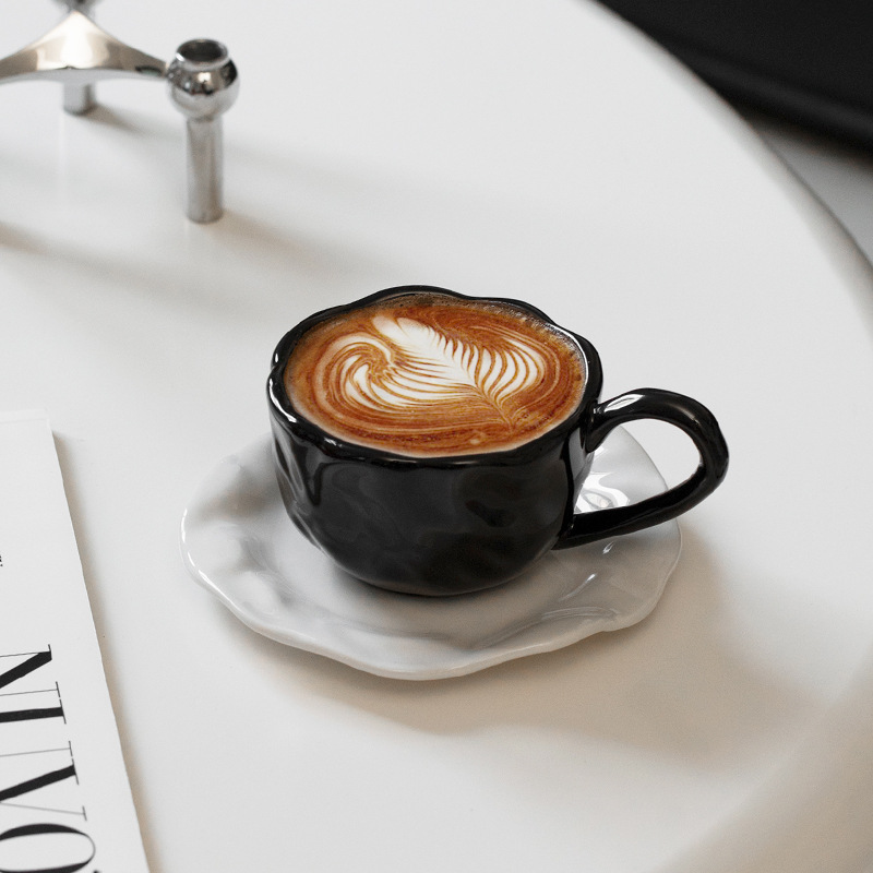 Taza de café de cerámica vintage hecha a mano taza de té mediados de la Antigüedad taza de té de la tarde avanzada y platillo traje taza pareja hombres y mujeres taza