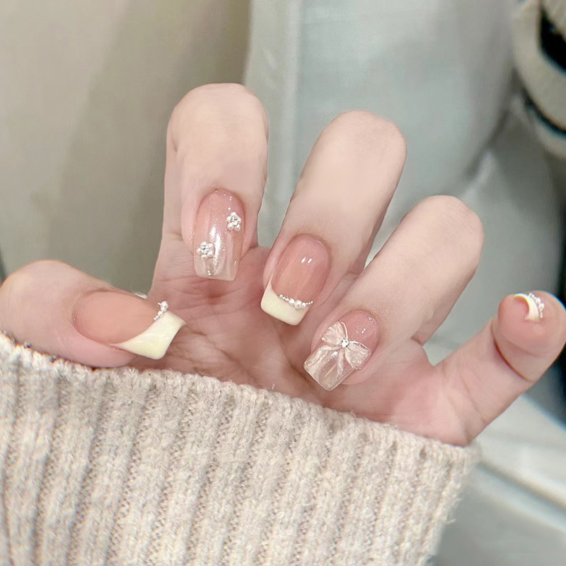 Mecha de vestir hecha a mano, piel desnuda, ojos de gato sonrientes, uñas francesas, uñas de alta calidad, uñas portátiles, productos terminados al por mayor