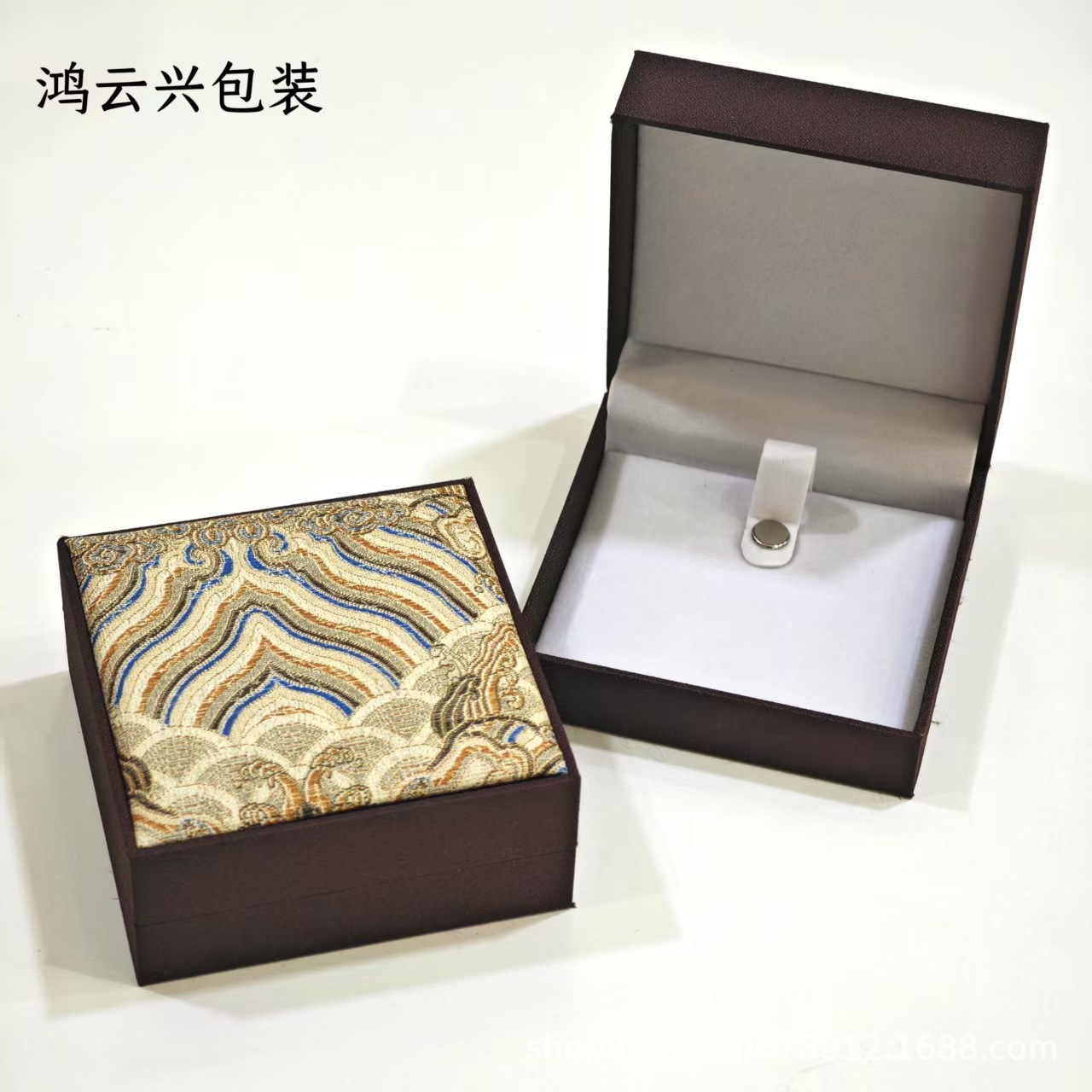 내부는 갈색과 흰색;10*10*4