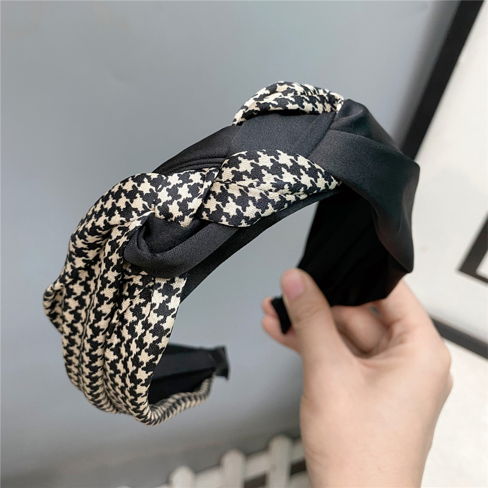 Retro Houndstooth Headband Broad-edged Black And White Leopard Print Twist Braid Hair Accessories display picture 9