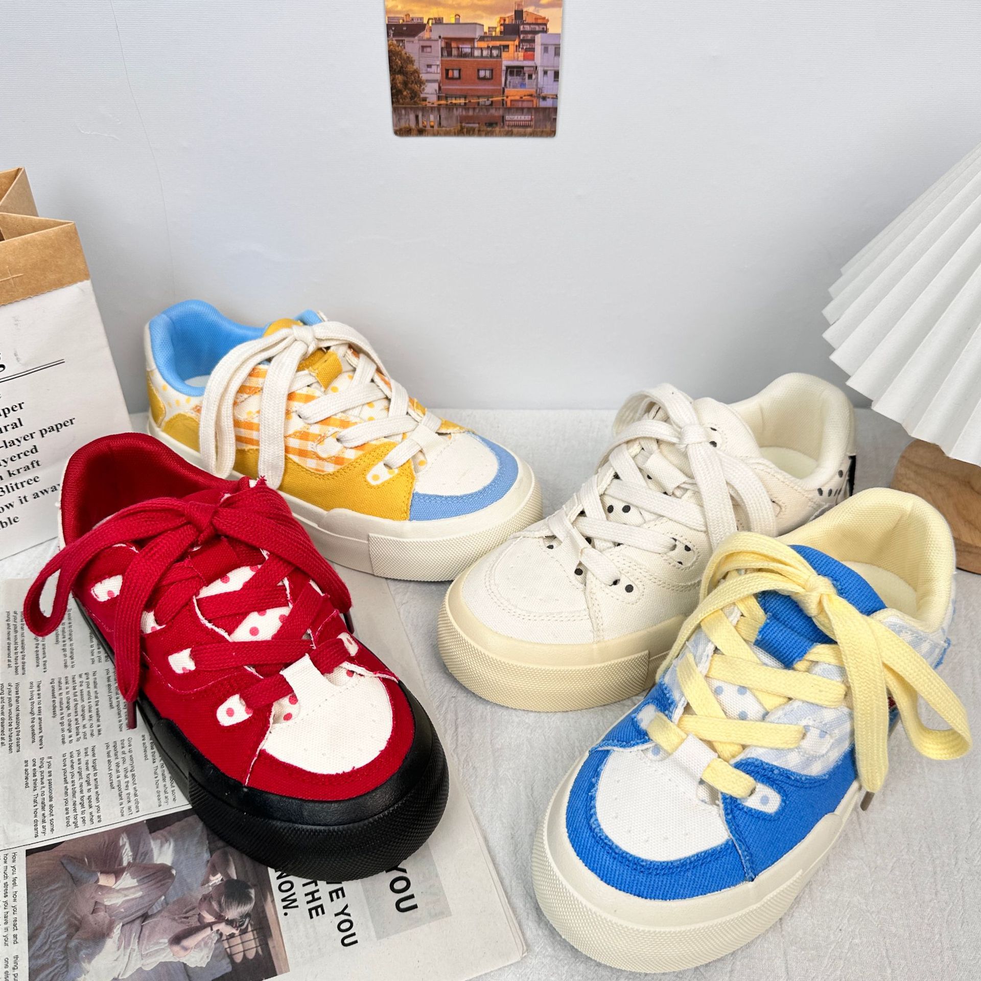 Zapatos de pan de dopamina de onda lejana 2025 nuevos zapatos de mujer de moda primavera de suela gruesa zapatos casuales de todo fósforo zapatillas de deporte para mujer