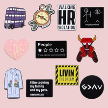 跨境热销新品创意英文字母胸针个性配饰爱心指南针造型徽章套装