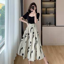 方领连衣裙女2025新新款收腰显瘦气质通勤拼接泡泡袖长裙大摆裙