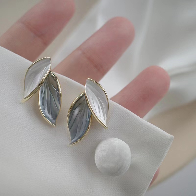 S925 Silver Needle Korean Blue White leaf leaf stud earrings French blue art smug niche silver needle earrings