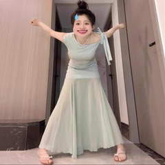 法式绿色露肩网纱连衣裙子女装夏季2025新款气质绝美收腰包臀长裙