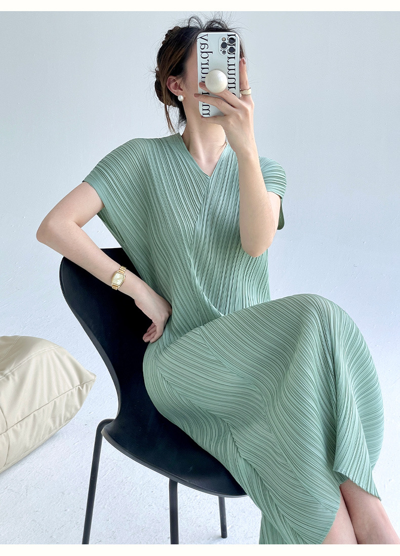 Váy xếp ly cổ chữ V tay nữ tính dáng ôm vừa dài thanh lịch — Màu xanh lam chi tiết 13
