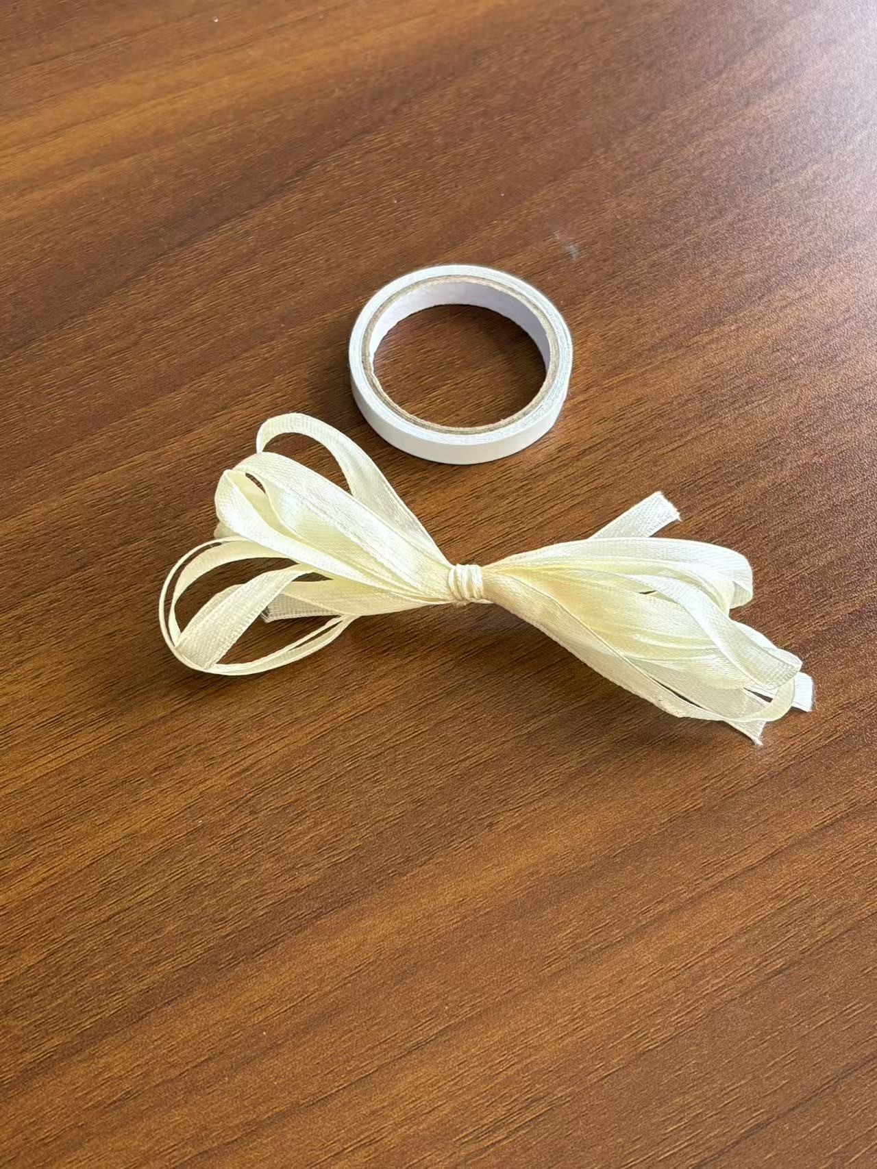 Cinta beige + pegamento de doble cara uno cada uno; 50 * 70 papel de embalaje (1 tubo / 6 hojas en rollo)