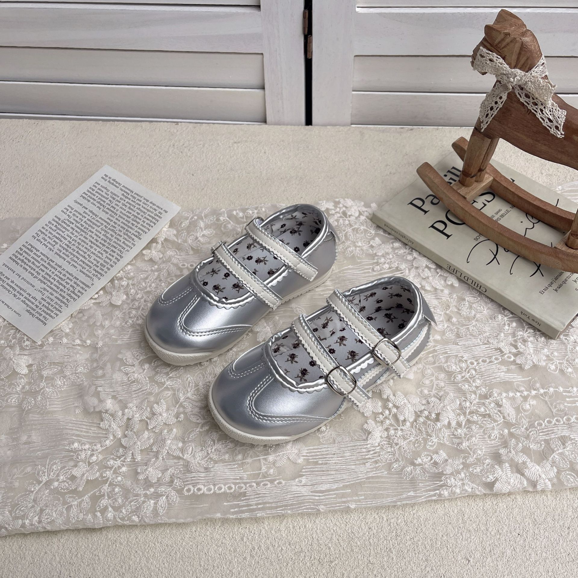 Zapatos de suela suave para niñas, primavera y verano 2026, nuevos zapatos de moda para niños, zapatos de cuero suaves, zapatos casuales transpirables image 4
