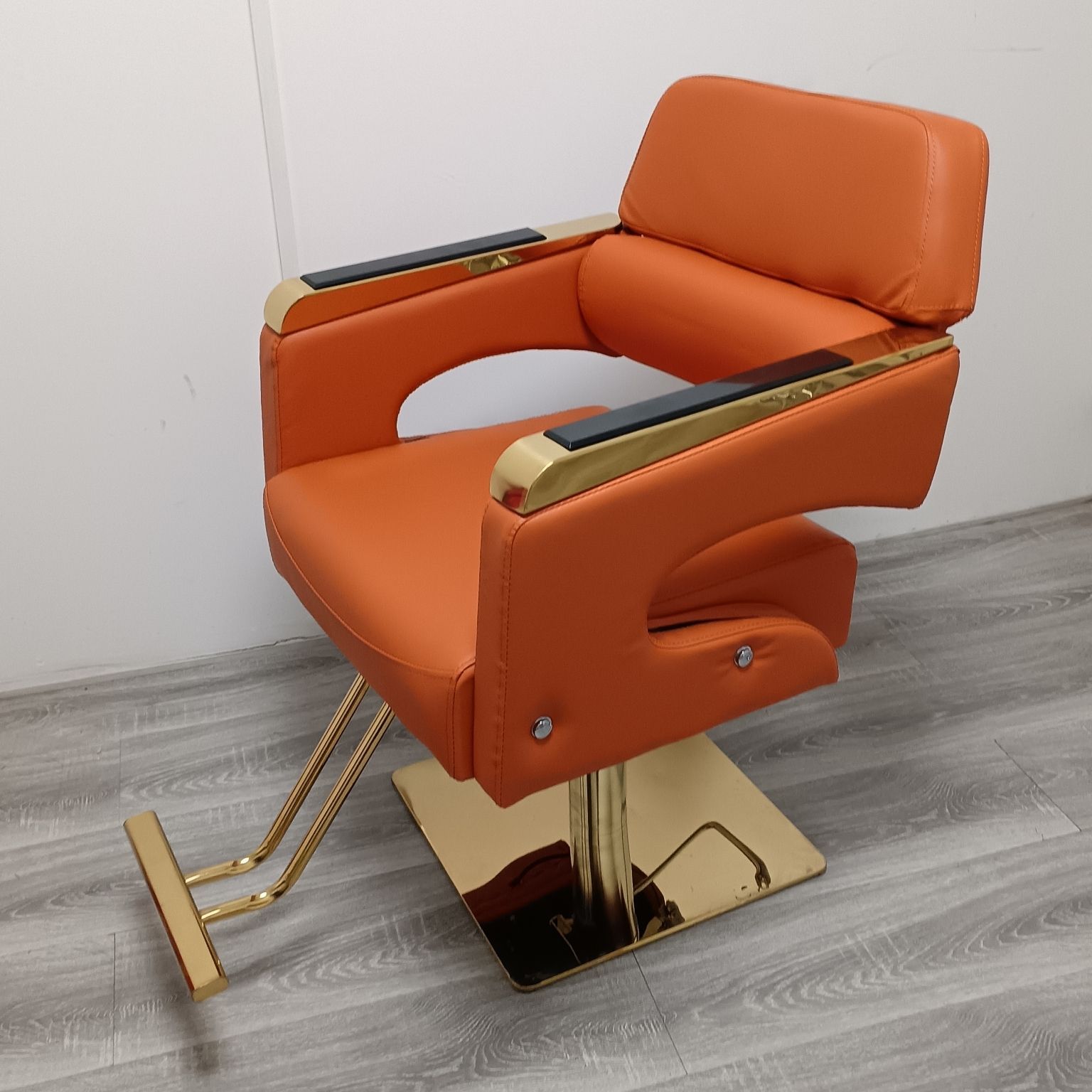 Fabricante silla de peluquería silla de afeitado elevación giratoria silla de rojo teñido silla de corte de pelo salón de peluquería mayorista