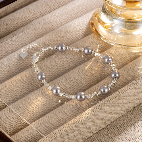 Delicate silver and few pieces of pearls interlaced with starry designs, minimalist and eye-catching, small-group design, simple and versatile, stackable, perfect for pairing.
