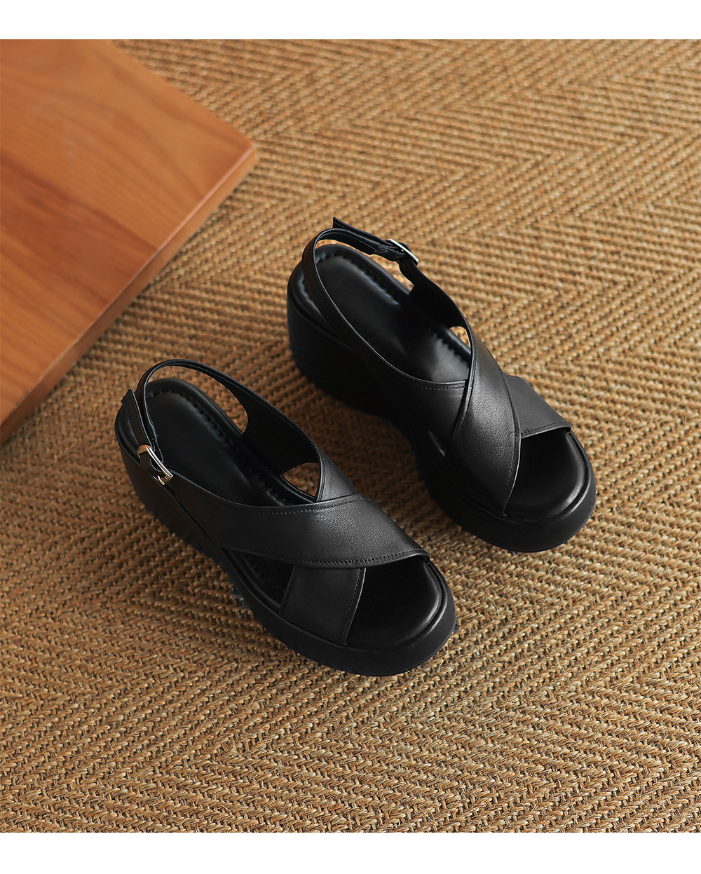 Sandal hở mũi da thật quai chéo kiểu Pháp, gót xuồng cao 9 cm, dáng thon gọn — Màu đen, Màu trắng be chi tiết 16
