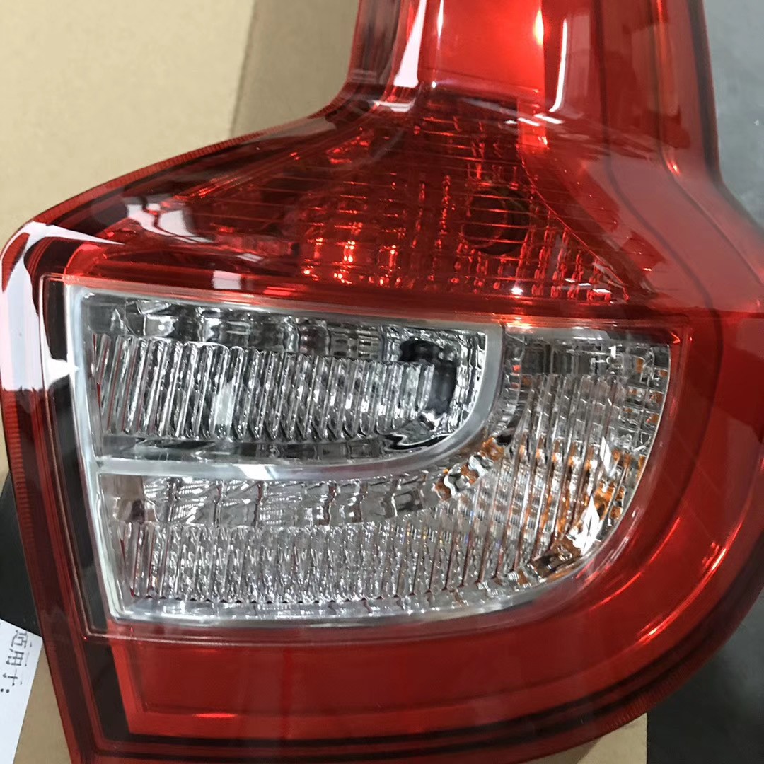Applicable to Geely Vision X6 tail lamp assembly 16-18 new Vision SUV rear tail lamp original turn signal lamp shade