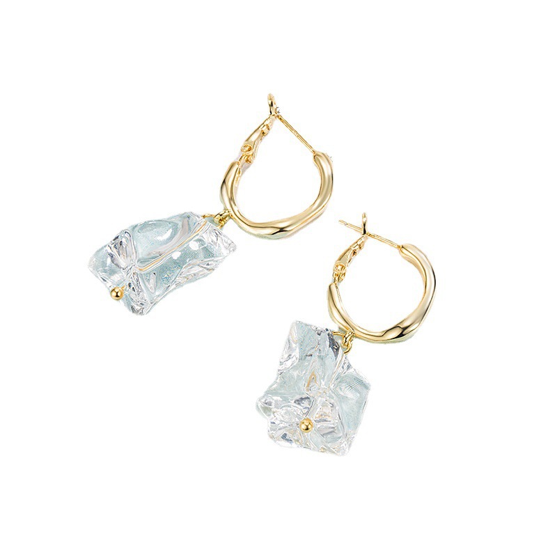 Oversized Sculptural Clear Acrylic Clip-on Earrings Modern Design_voghion.com