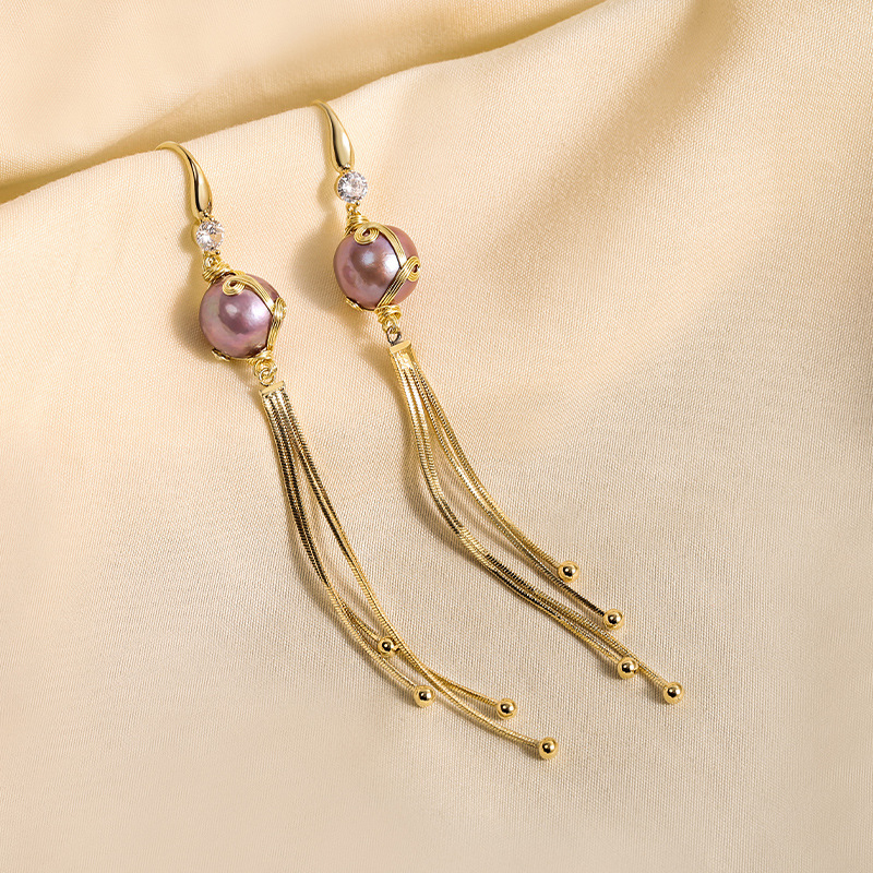 Long trend elegant fashionable earrings from pearl