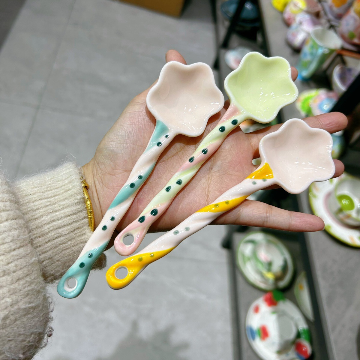 陶瓷勺子五角星星点点彩色扭曲波点可爱ins高颜值甜品勺搅拌调羹