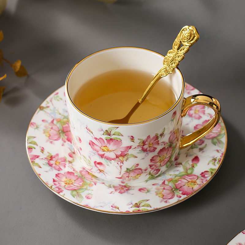 Caja de regalo de taza de café de estilo europeo pequeño lujo exquisito set de té de la tarde porcelana hueso regalo de boda caja de regalo