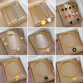 项链;耳环;戒指