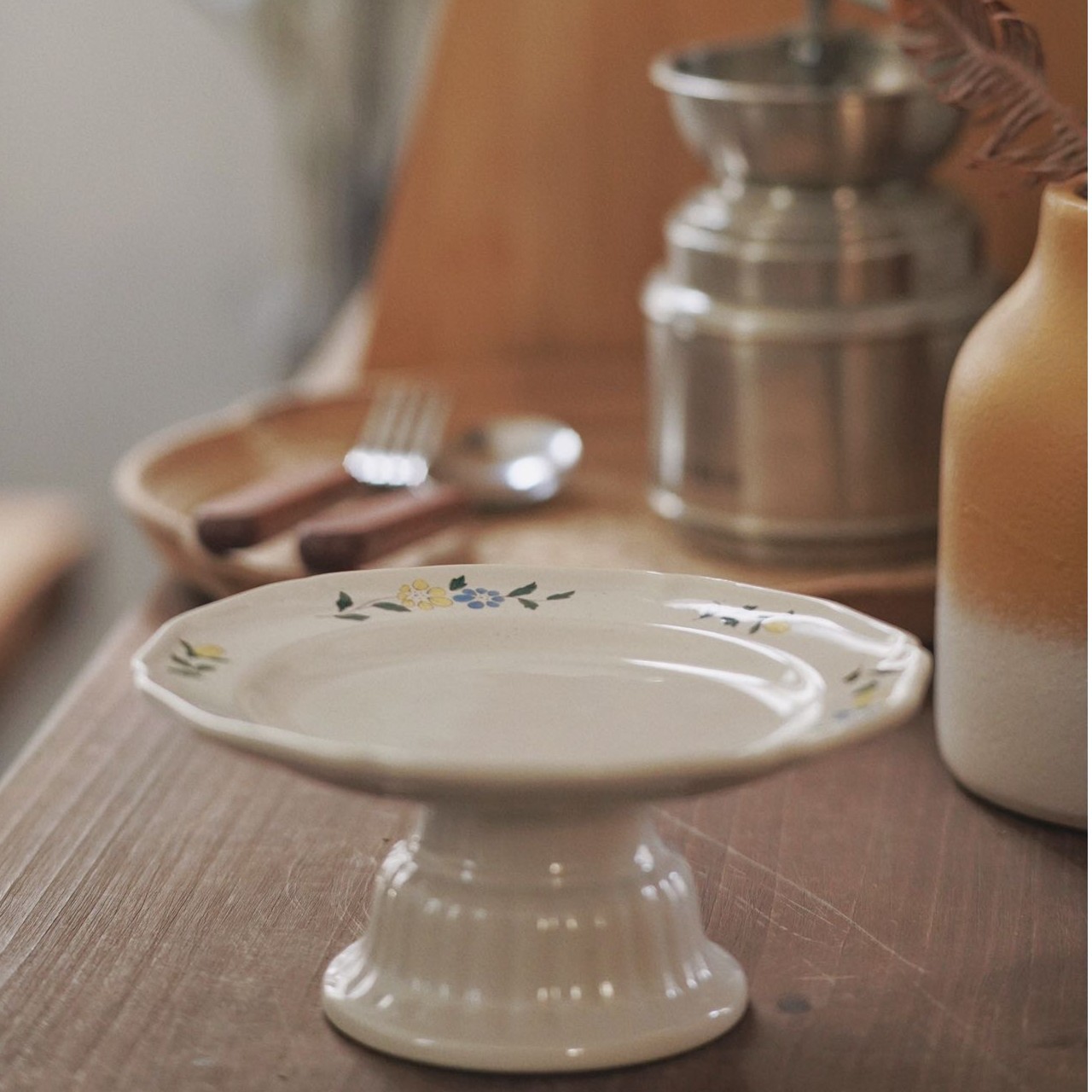 中式陶瓷高脚点心盘冰激凌水果甜品碗创意特色雪糕杯精致茶点盘子