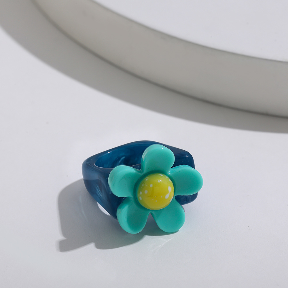 Retro Contrast Color Flower Resin Ring display picture 3