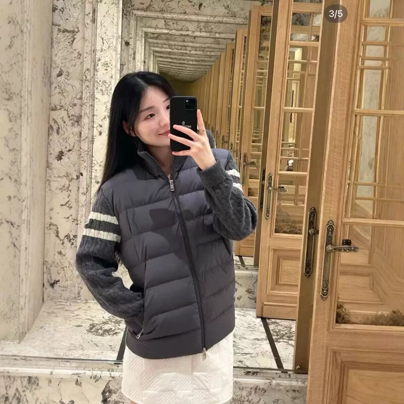 Padded Corduroy Moncler Down Jacket with Knitted Sleeves, Stand Collar, Zipper, Double Stripes, Wool Patchwork Jacket for Men and Women Padded Corduroy Moncler Down Jacket with Knitted Sleeves, Stand Collar, Zipper, Double Stripes, Wool Patchwork Jacket for Men and Women