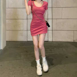 粉色u领短袖t恤连衣裙女2026春夏小个子修身性感辣妹包臀纯欲短裙