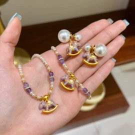 项链;耳环;手链