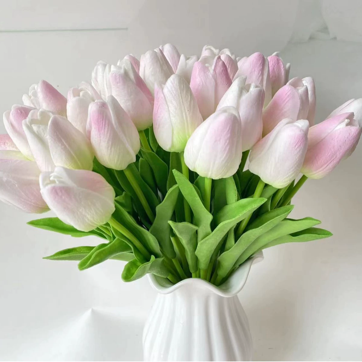 Моделирование PU Tulip высокого класса PU искусственные цветы искусственные декоративные цветы, свадебная мебель для дома реквизит