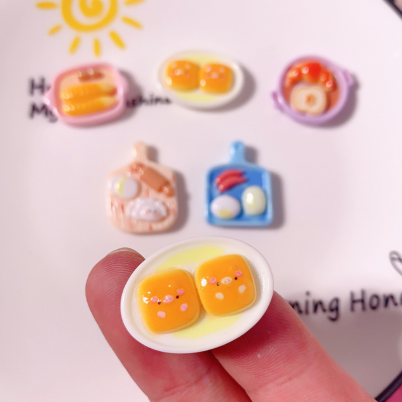 Nuevo paquete de pan de dibujos animados diy accesorios de resina adornamiento de pegamento de crema para el cabello de caja de teléfono móvil hebilla de zapato colgante hecho a mano