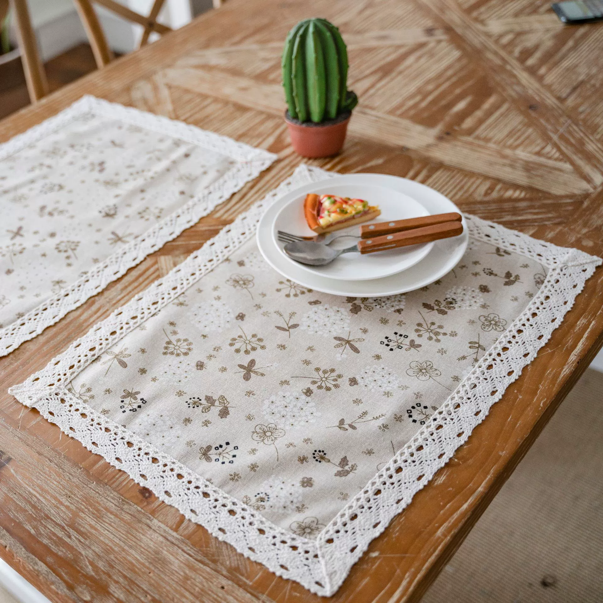 Placemat single-layer decorative lace, round and rectangular, 30/38 cm options, geometric prints