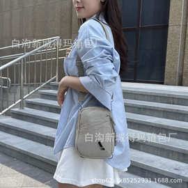 潮牌休闲百搭斜挎包男女学生外出轻便背包大容量手机包时尚单肩包