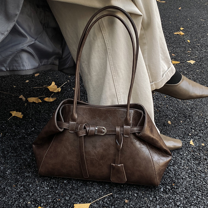 Alta textura retro gran capacidad hombro brazo bolso de mujer 2025 nuevo otoño invierno universal bolso de mano de viaje