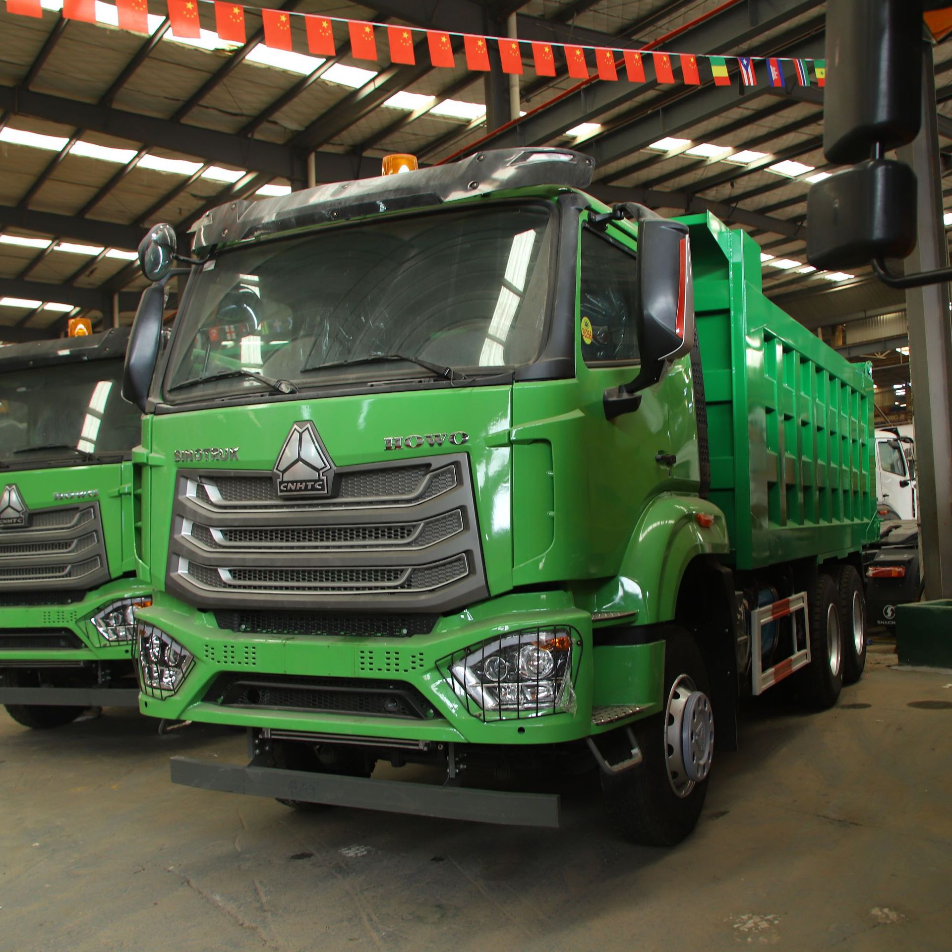 Sinotruk HOWO 380 horsepower dump truck is supplied to Africa, 10-wheel dump truck, front four-wheel rear eight-wheel