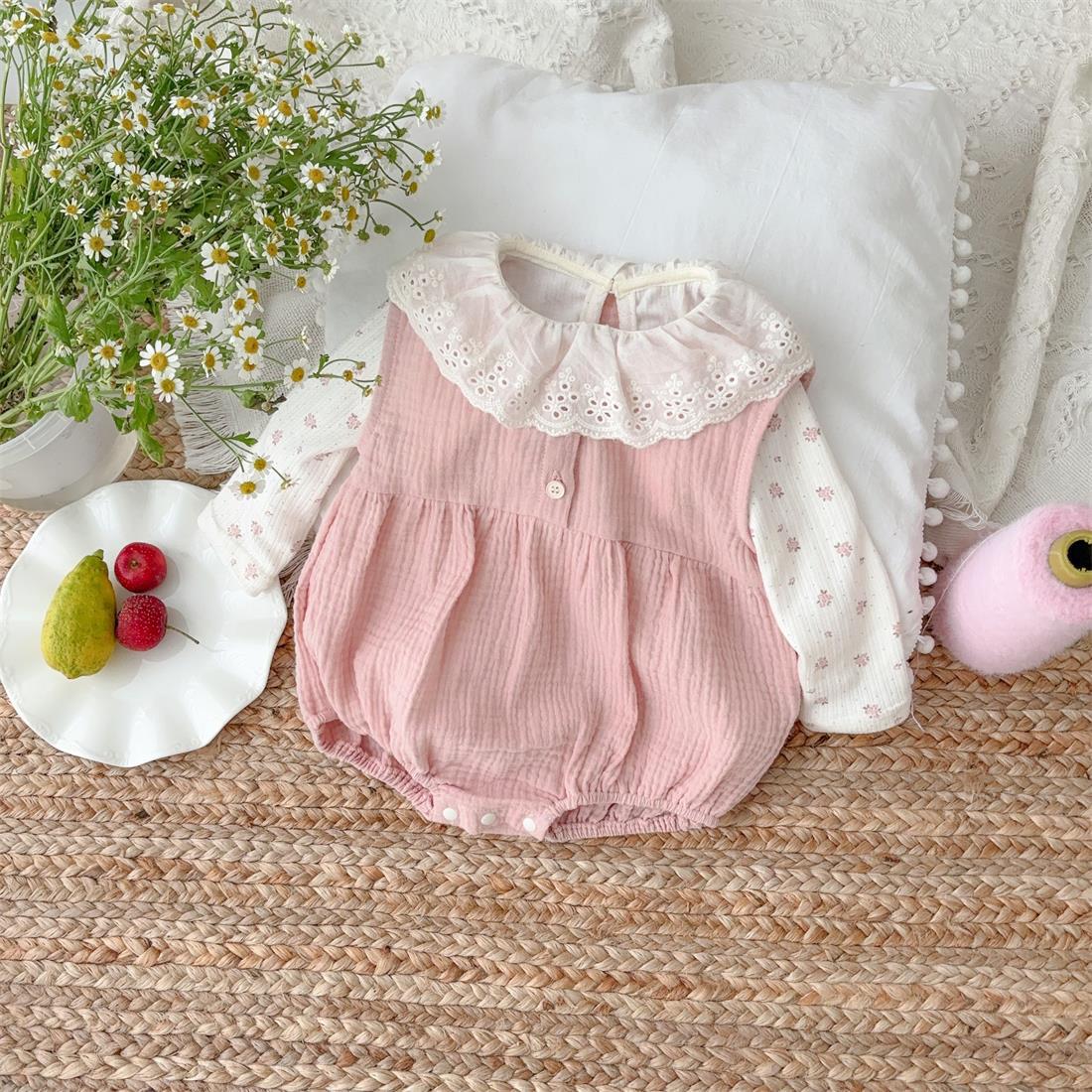 Primavera nuevo estilo 2025 bebé mono bebé bebé estilo occidental dulce salida floral lindo traje de escalada