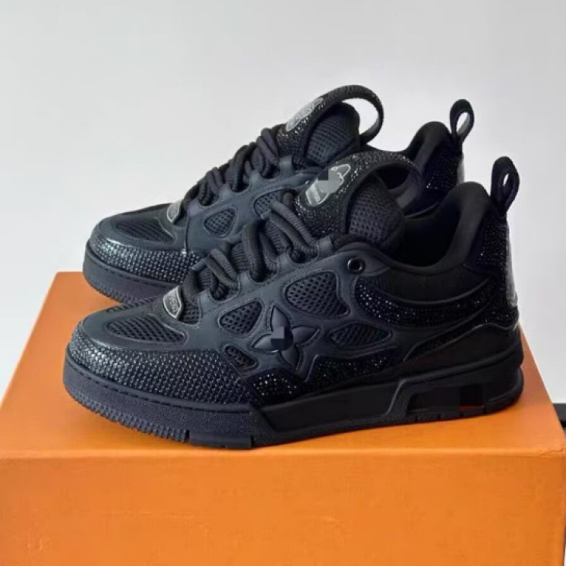 New L Four-Leaf Clover European Style Black Mesh Diamond Sports High Luxury Shoes for Men and Women, Thick-Soled Height-Increasing Shoes, V Loafers