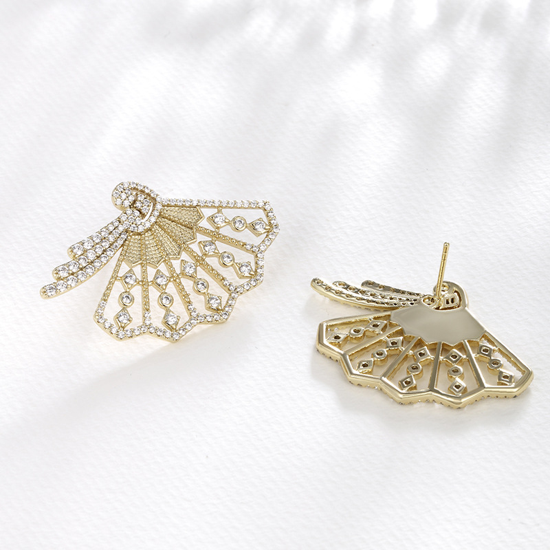 Pendientes de mariposa de moda transfronteriza europea y americana de Xuping, lujo ligero, sentido de alta gama, pendientes de nicho de otoño e invierno, pendientes de diamantes con incrustaciones, mujeres