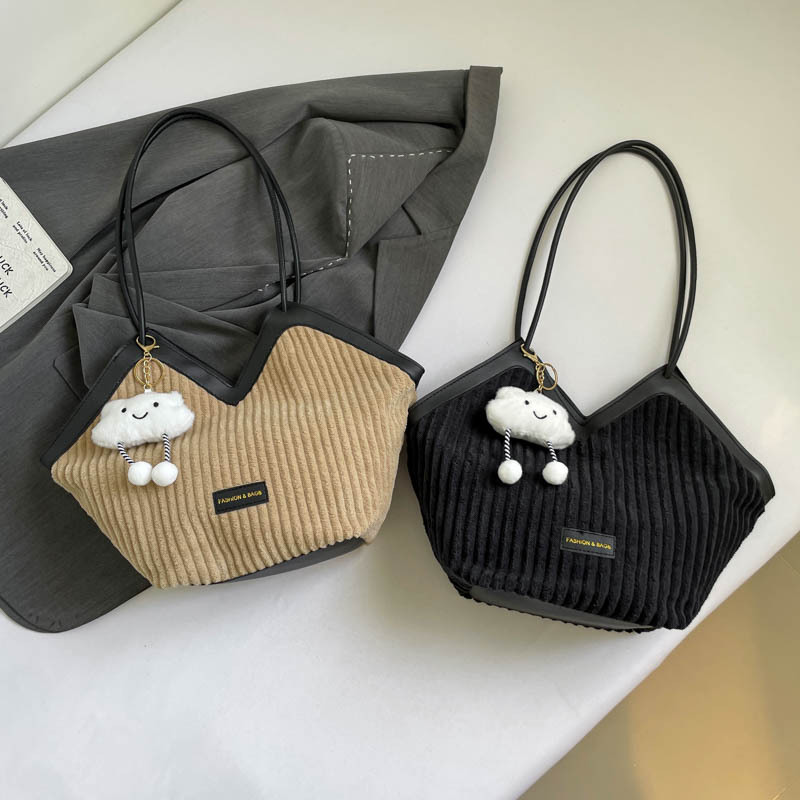 Bolsa de gran capacidad para mujeres 2025, nuevo verano de alta sensación de viaje al trabajo, bolso de entrepierna de hombro para clase, bolso de mano