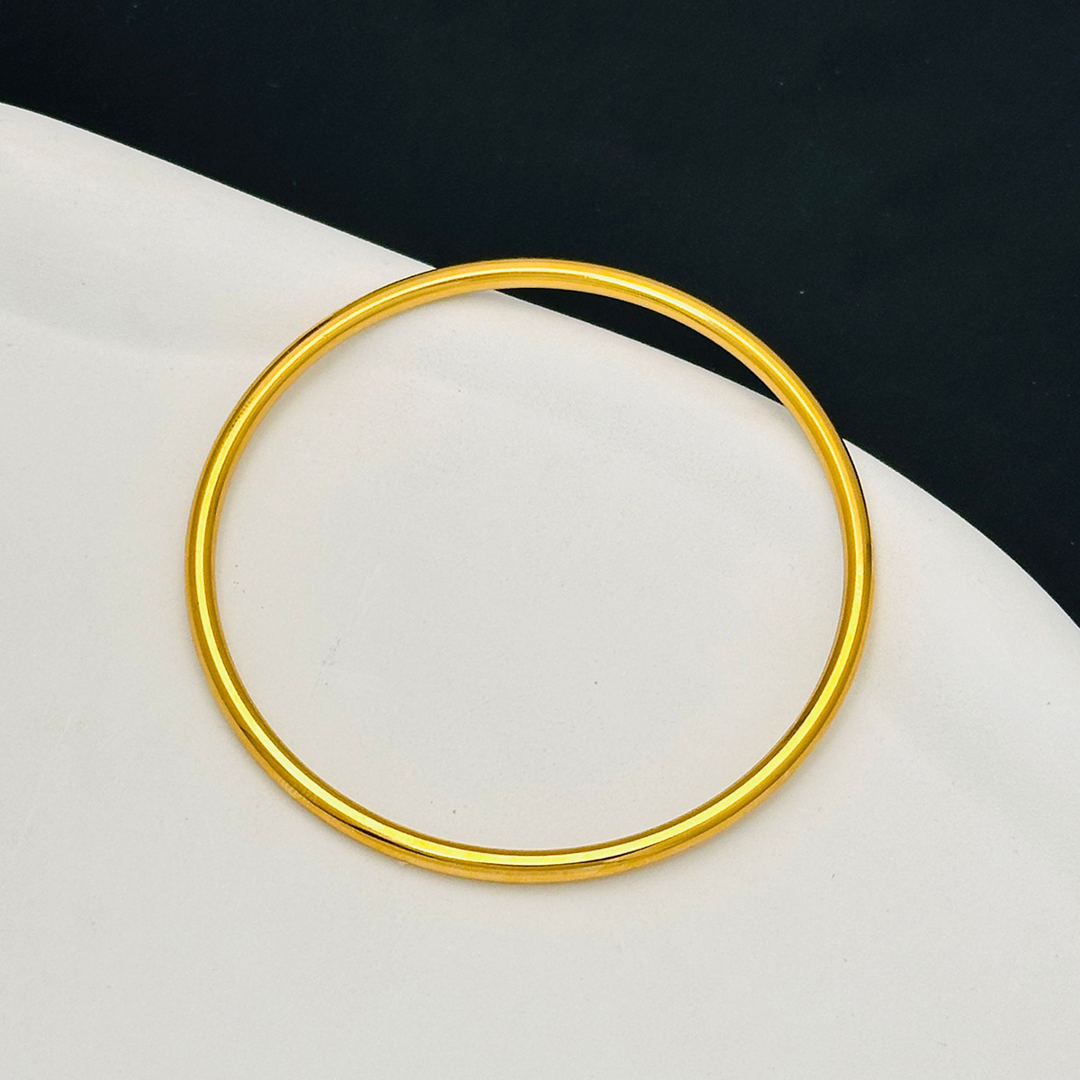 Lleno de peso, herencia de métodos antiguos sólidos, brazalete de oro nacional que no se desvanece, joyería de pulsera de acero de titanio simple femenino