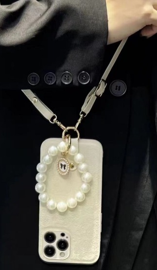 Colgante diagonal + perla + blanco relieve pequeño floral ty