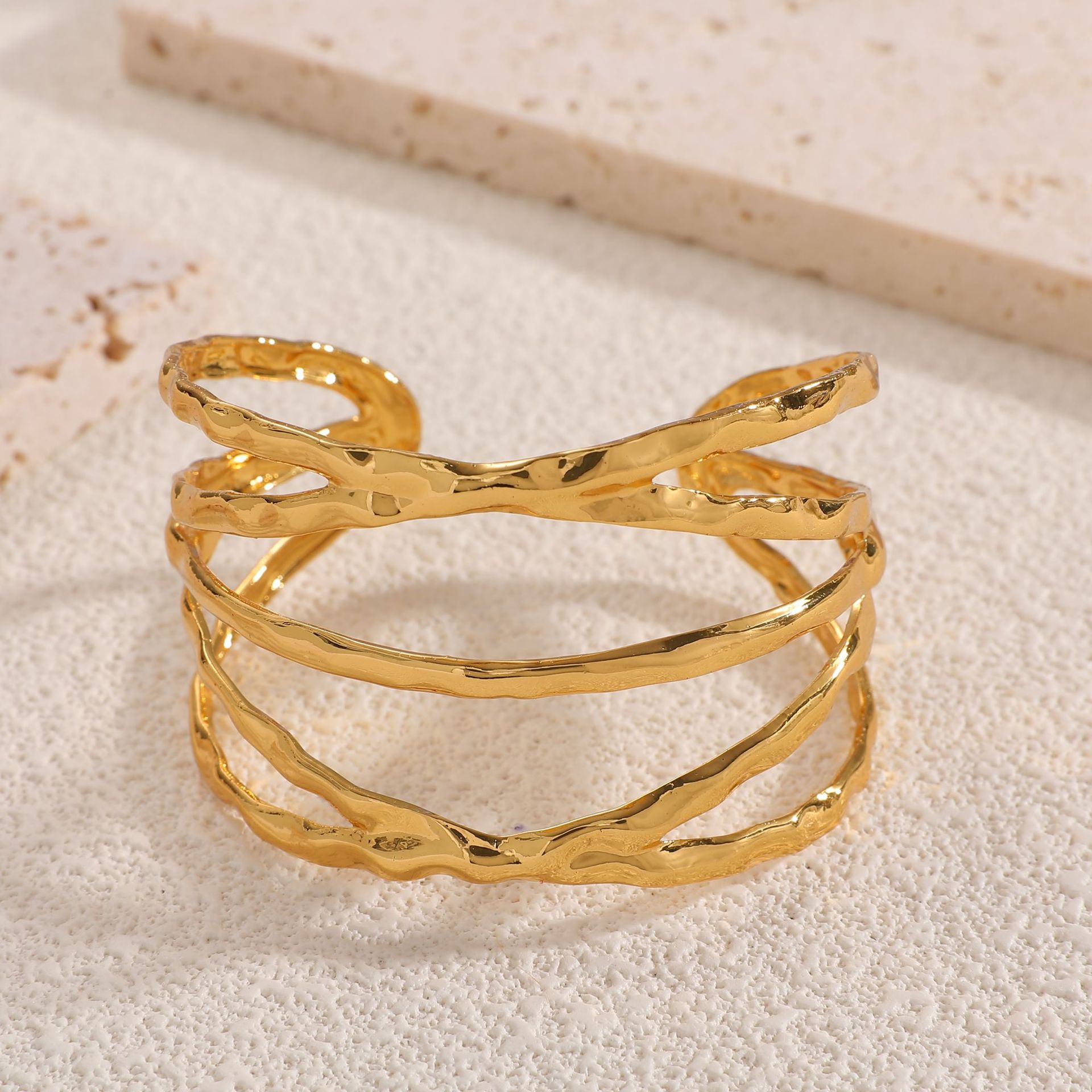 Europa y los Estados Unidos oro galvanizado imitación de frita abertura pulsera temperamento pulsera de moda transfronteriza lujo ligero alta sensación de joyas al por mayor
