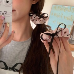 子供のスパンコールのリボンは女の子を傷つけません。
